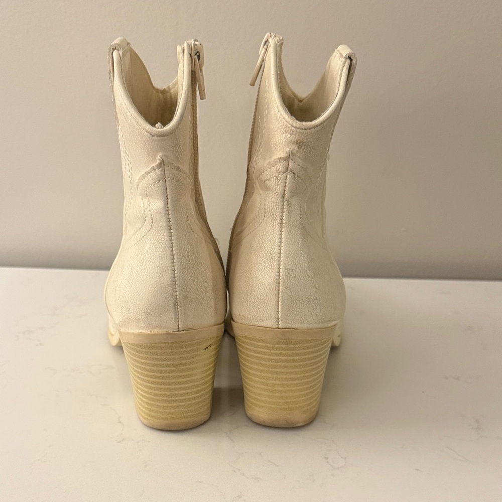 Women's MIA Monochromatic Cream Zip Up Ankle Cowboy Western Boots size 6 - Picture 5 of 8